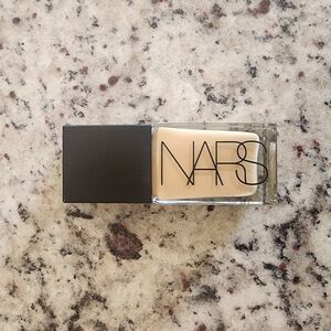 NARS Radiant Creamy Foundation - fiji